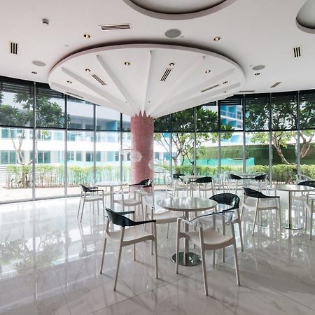 Azure Urban Resort Staycation Manila Exterior foto